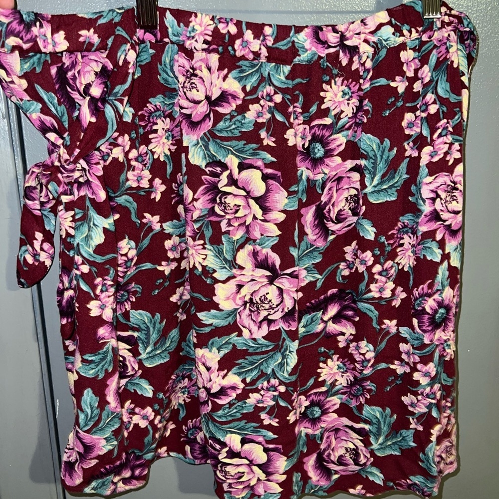 AMERICAN Eagle Outfitters size XXL floral skirts with double ties. 1 green 1 red - Picture 5 of 5